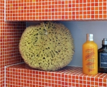 Naturschwamm_L_Occitane_Duschgel_Sicis_Glasmosaik Dachgeschossausbau mit Duschbad