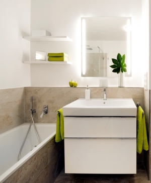 Die hochwertigen Armaturen von Tres verleihen sowohl dem Waschplatz als auch der Wanne eine zeitlose Eleganz.
