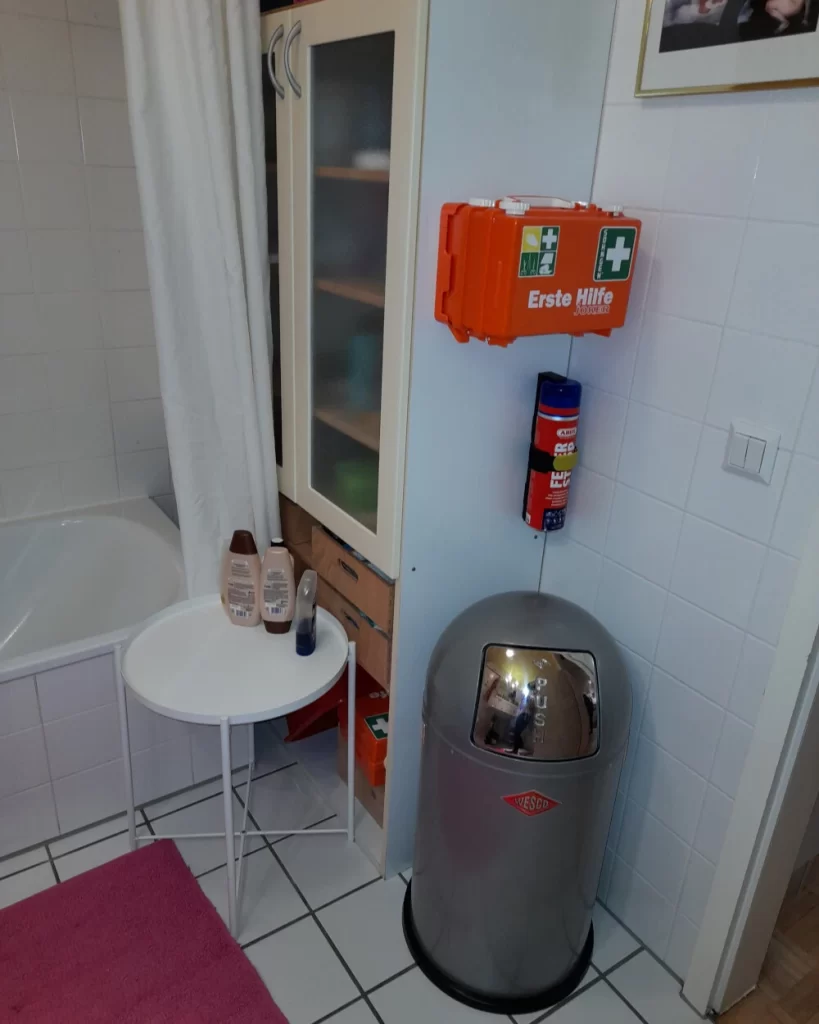 Badezimmer vor der Renovierung – Praktisch, aber ungenutztes Potenzial