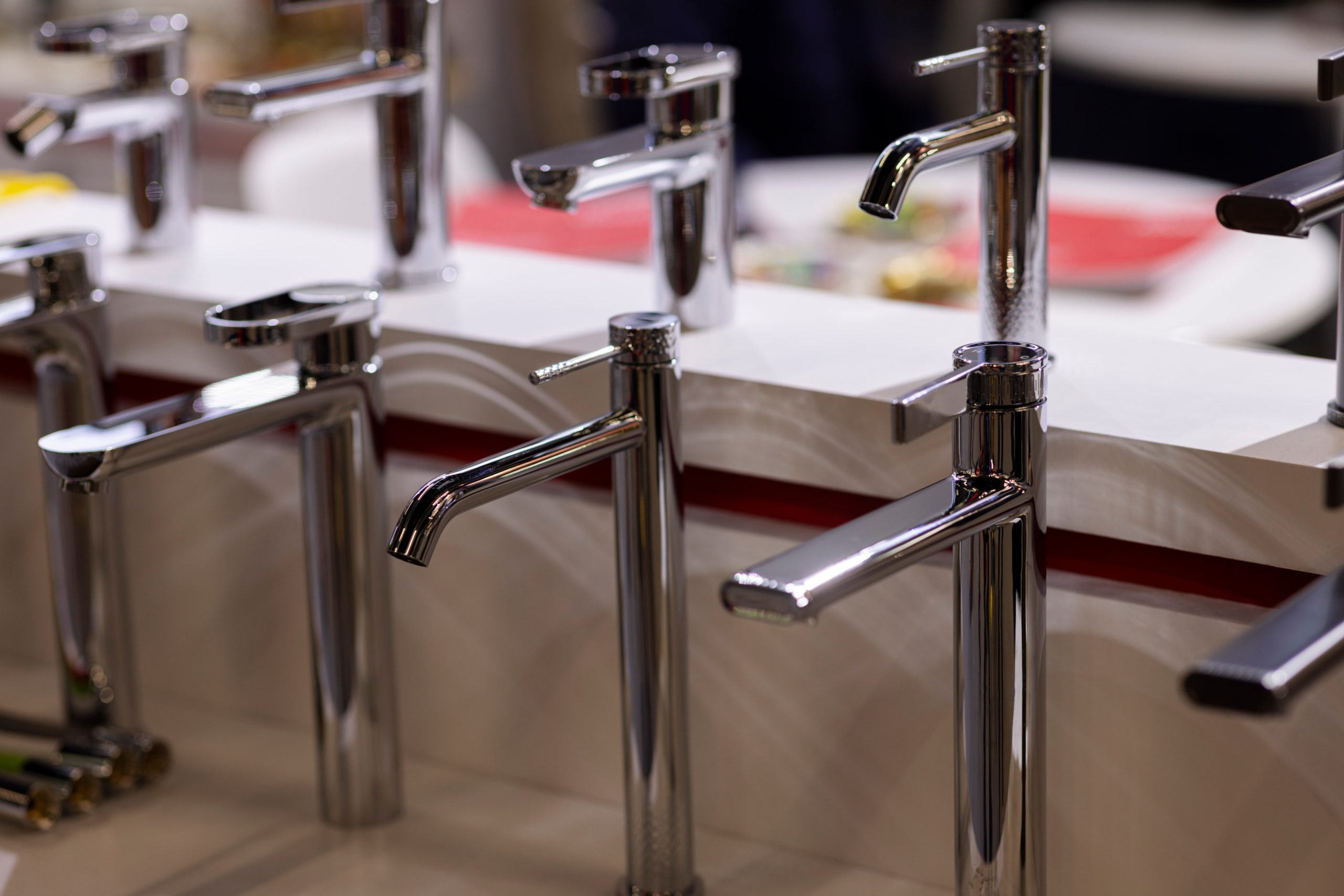 Elegante Armaturen für Doppelwaschbecken