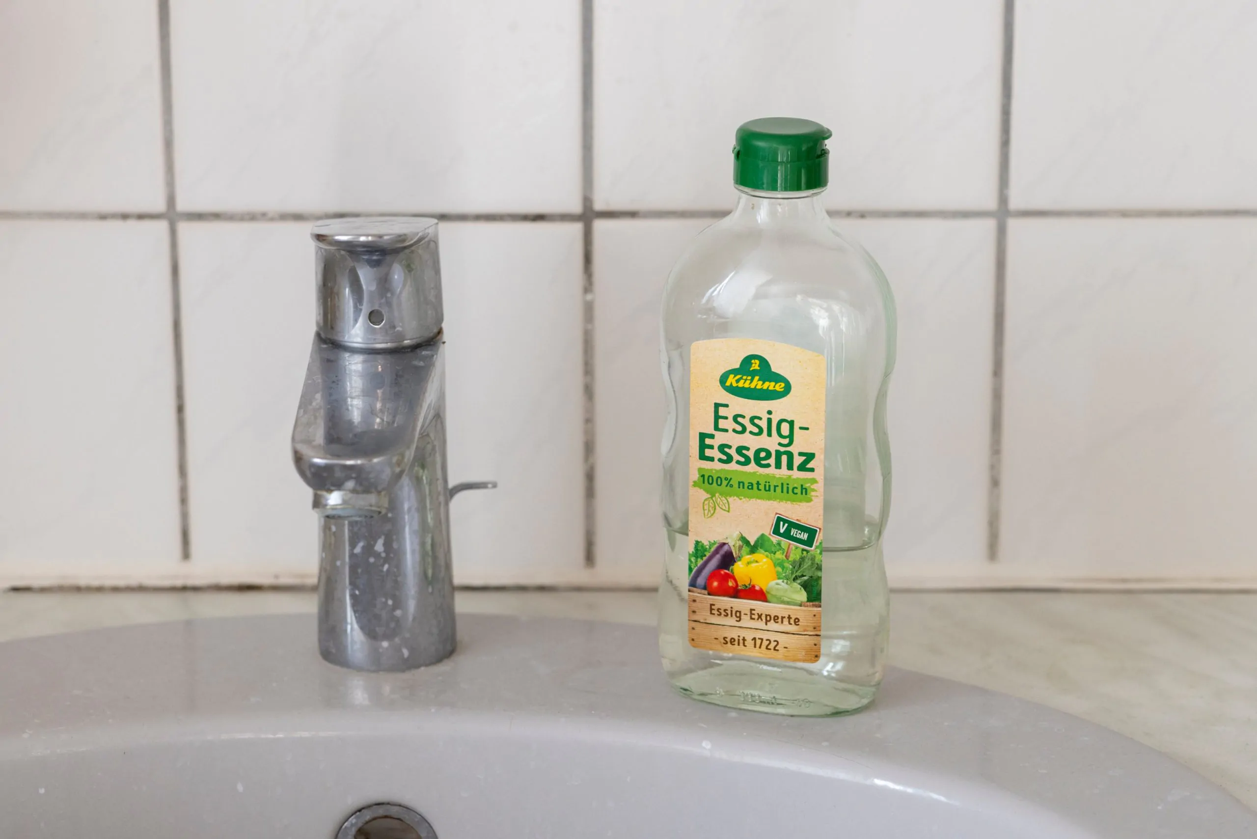 Chemische Entkalkungsmittel für Wasserleitungen: Essigessenz